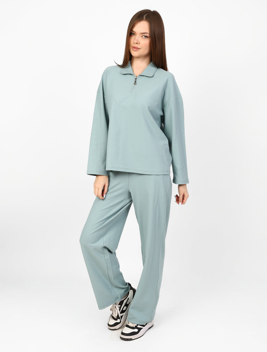 Casual matching set with an oversized top and straight-leg trousers.