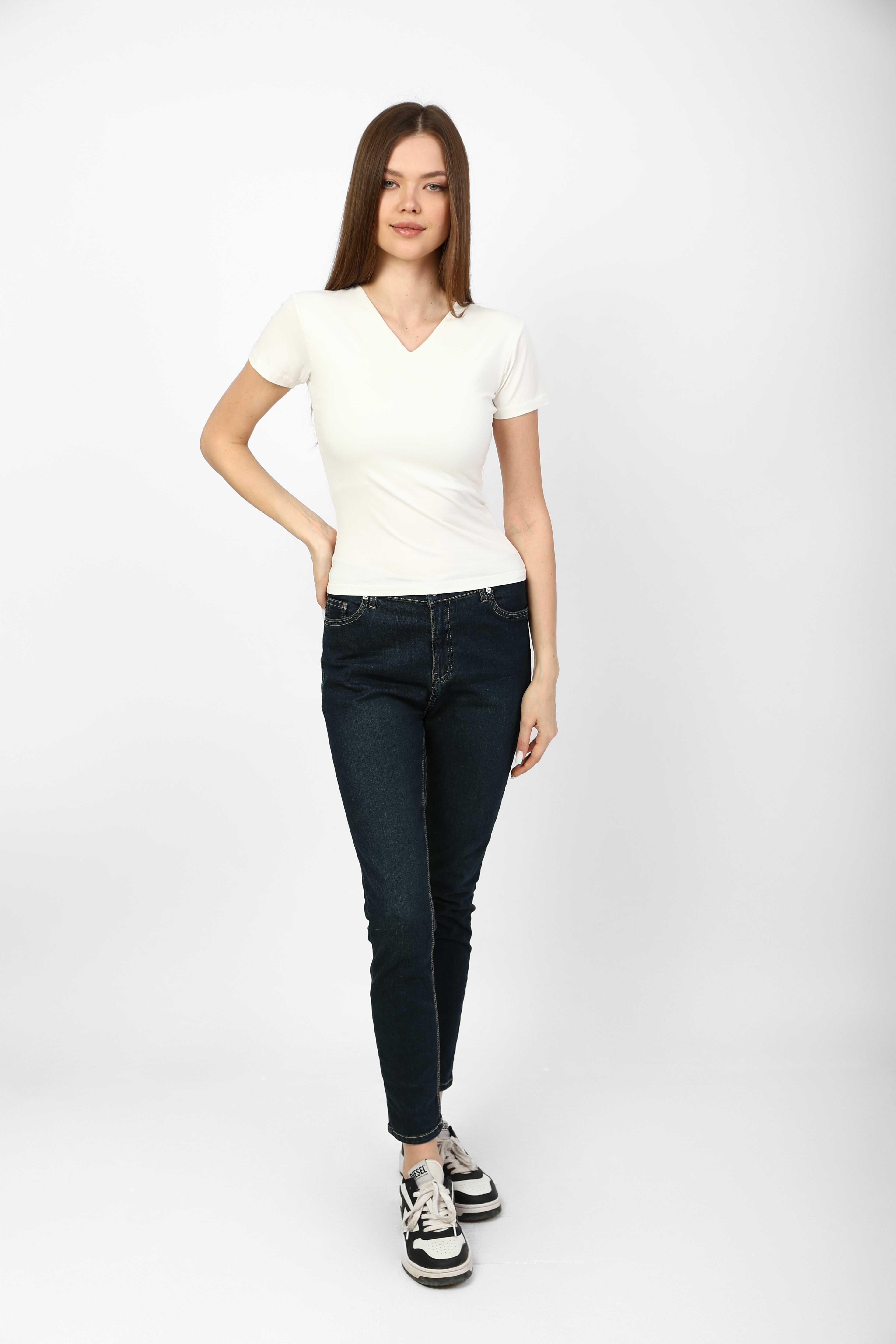 Slim-fit T-shirt with a modern "V" neck in white