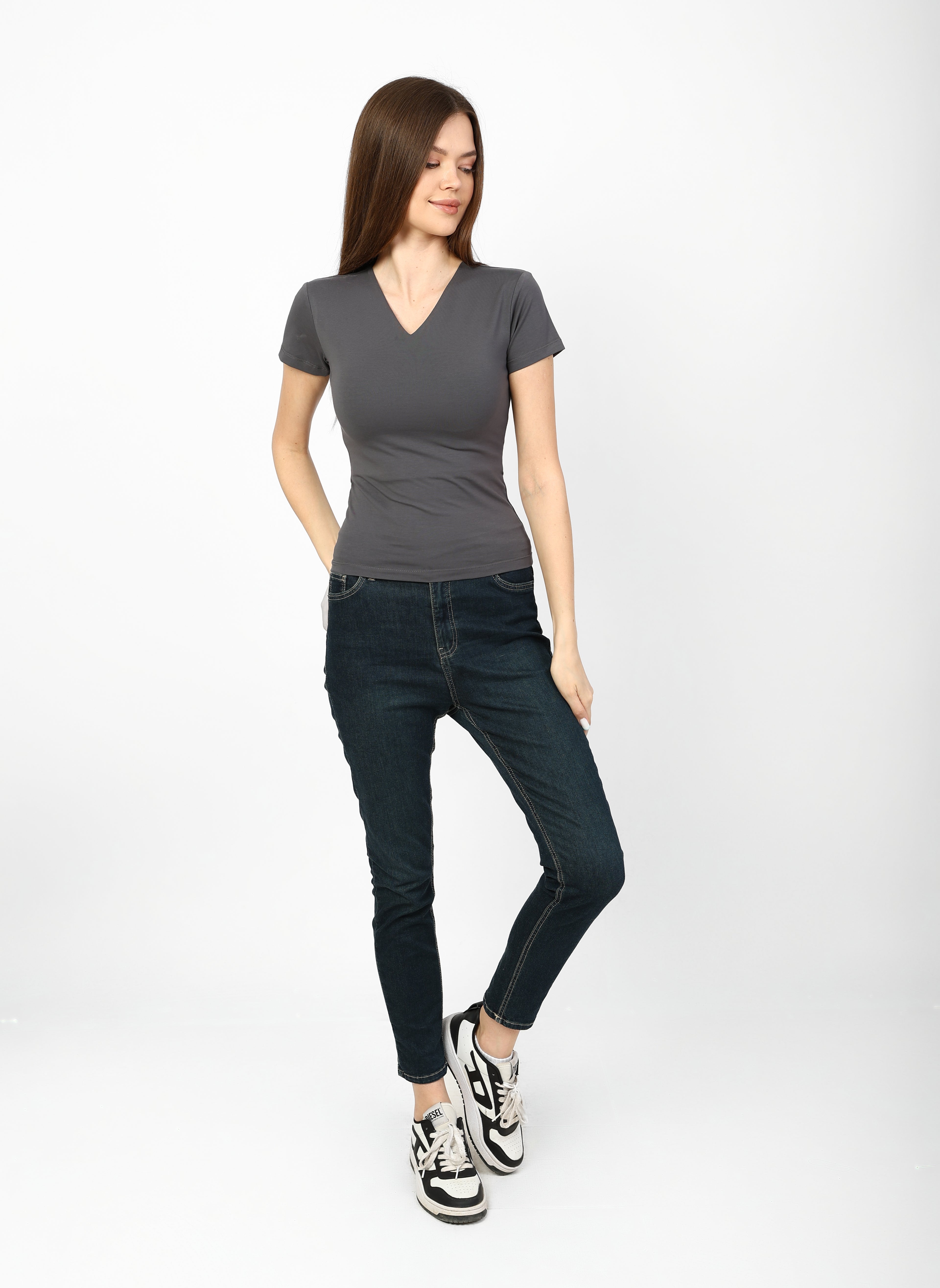 Slim fit T-shirt with a modern "V" neck