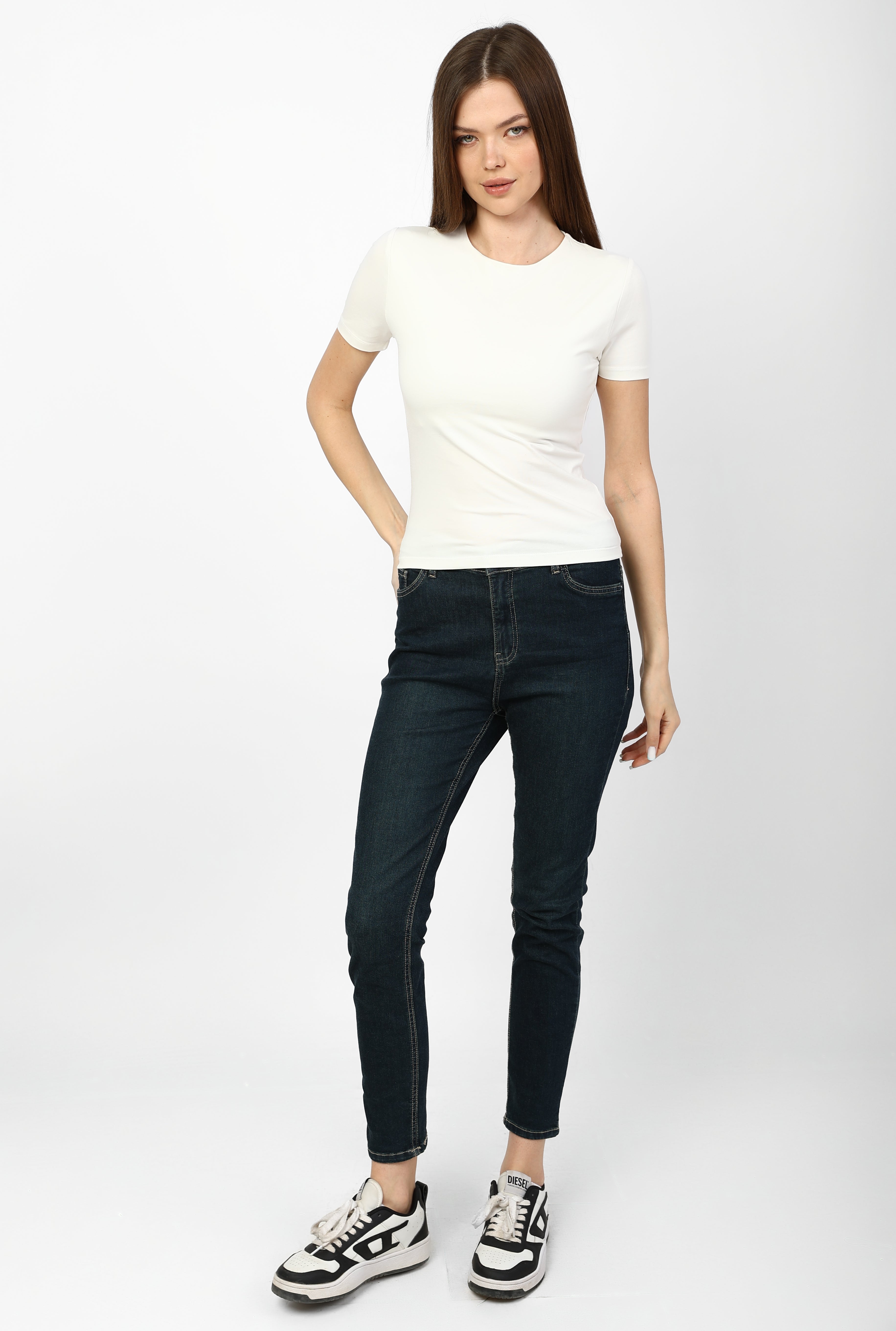 Slim-fit T-shirt with a modern "V" neck in white