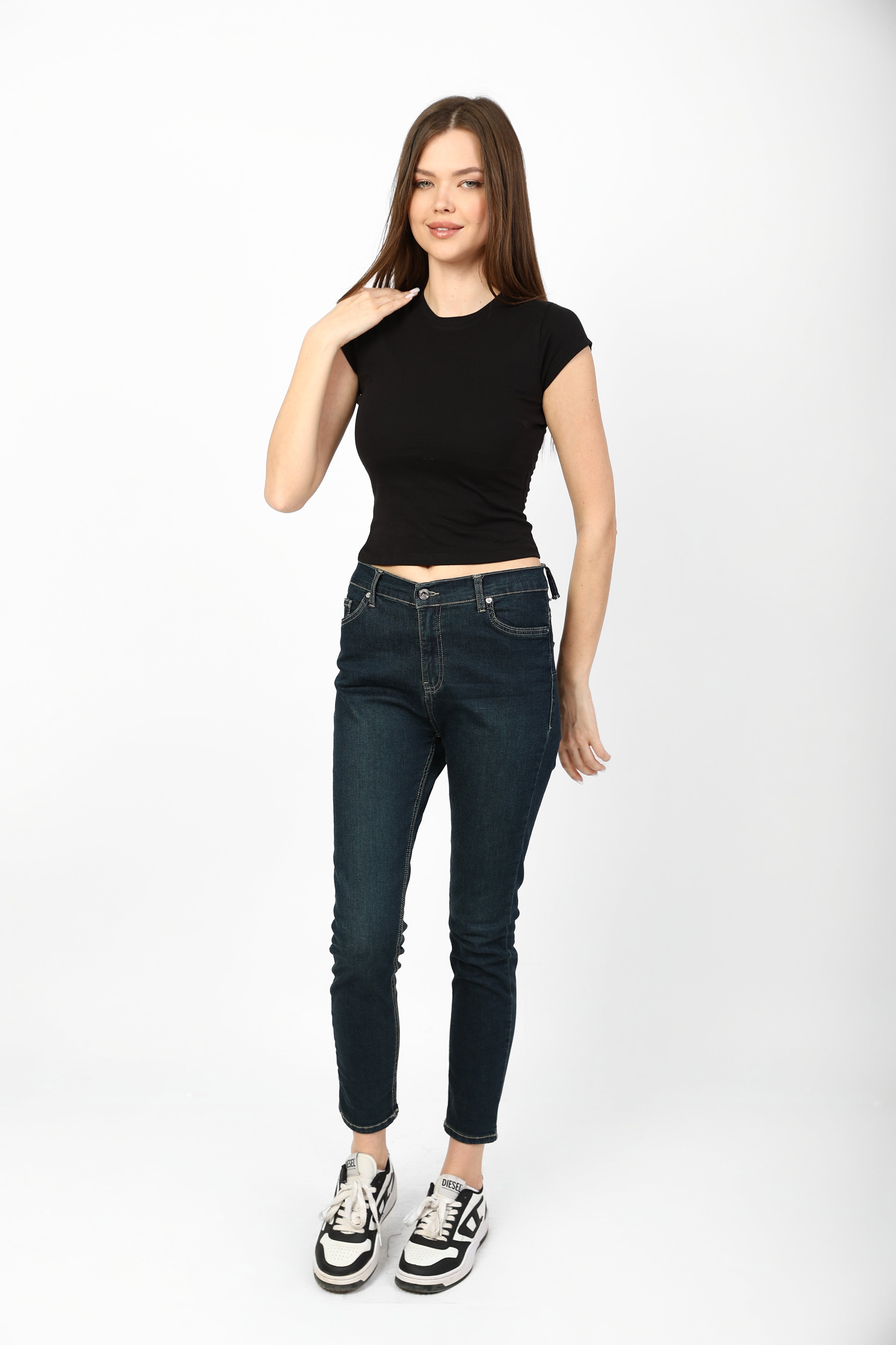 "Basic" Cotton Crew Neck T-Shirt - Black.