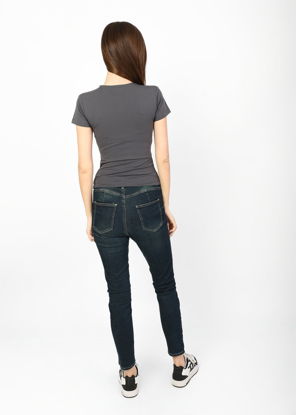 Slim fit T-shirt with a modern "V" neck