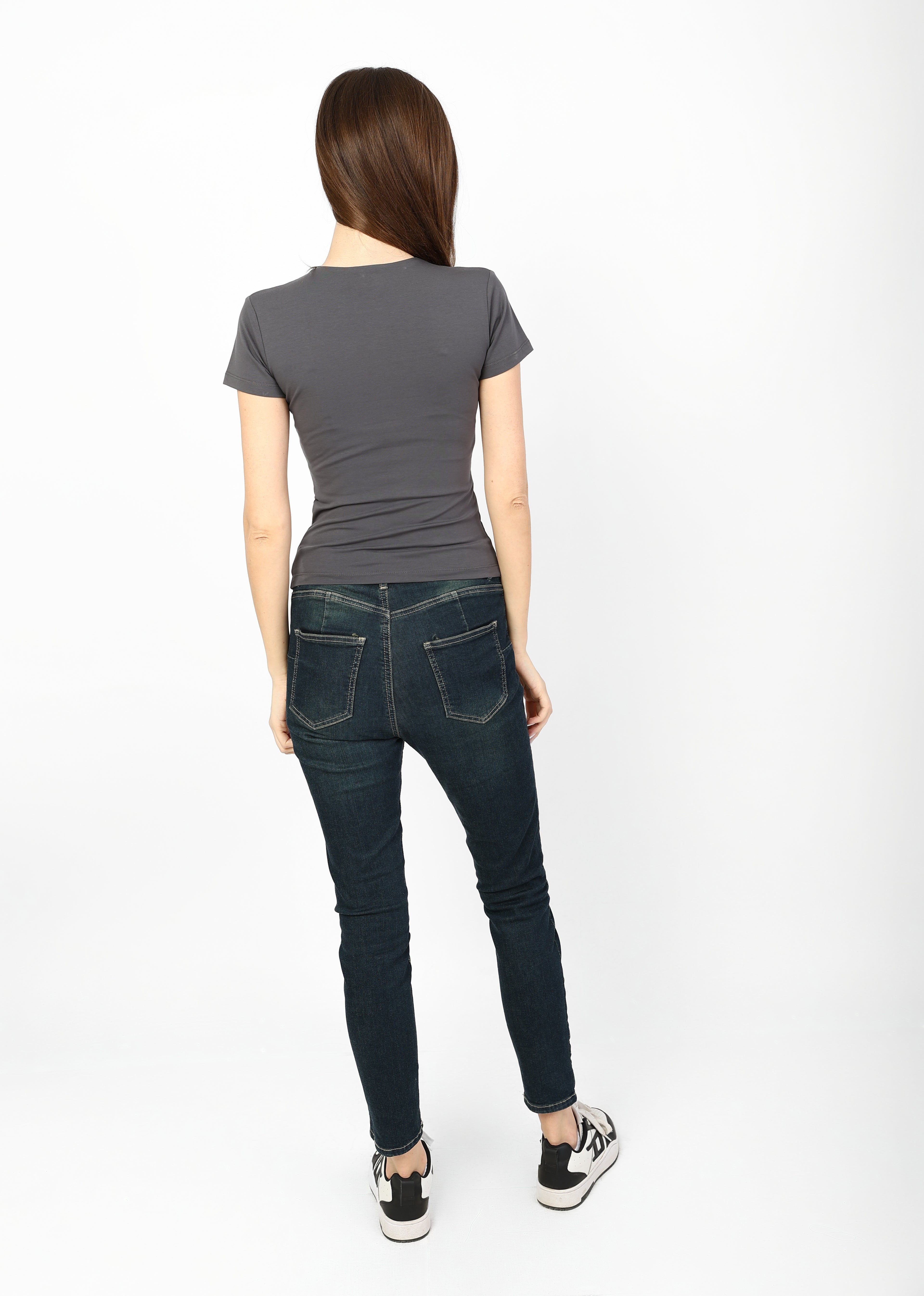 Slim fit T-shirt with a modern "V" neck