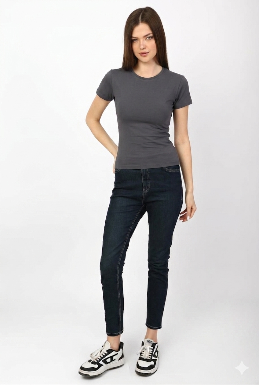 Comfortable straight fit cotton T-shirt in grey