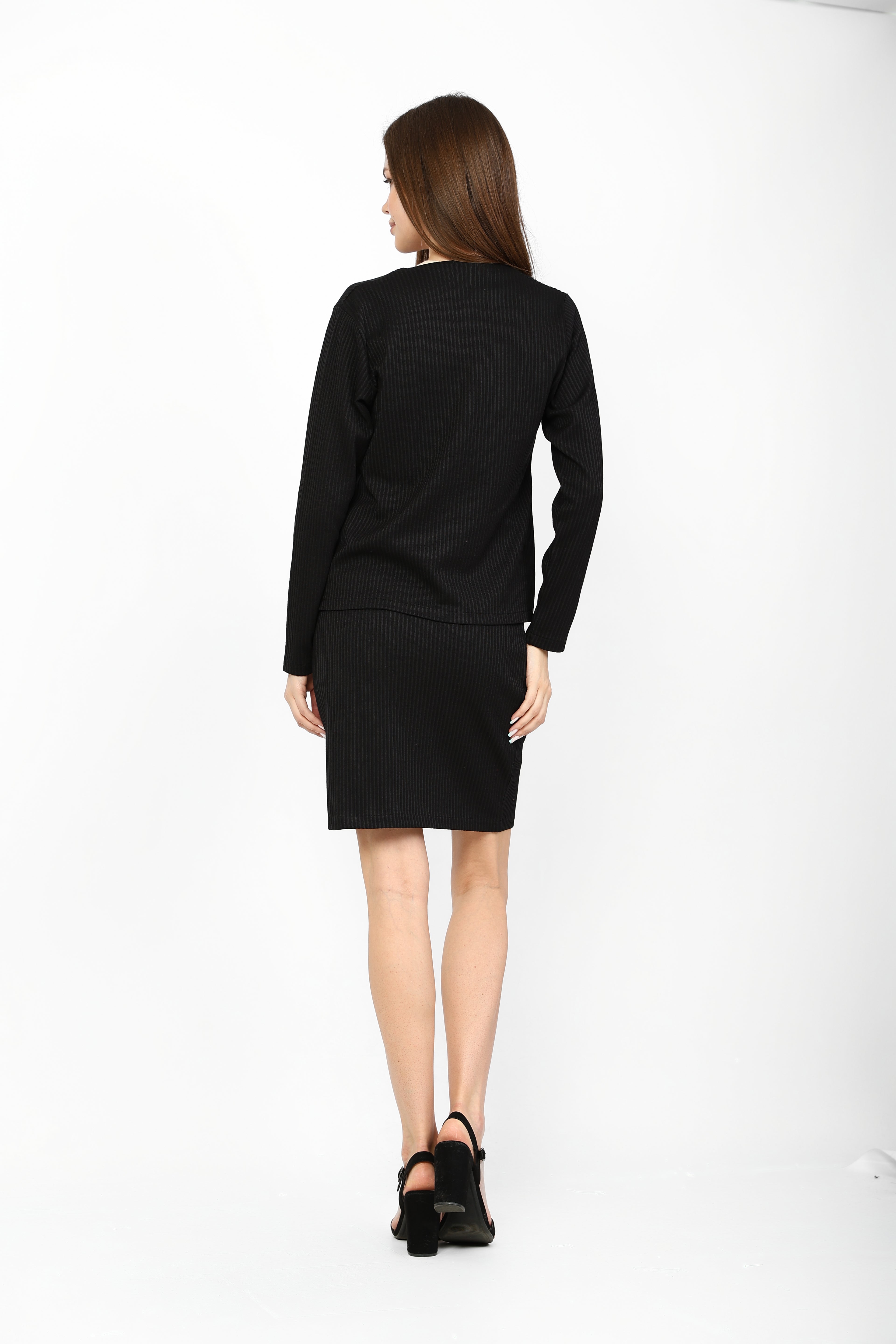 "Modern" set of 3 pieces in black (cardigan, top, and pants).