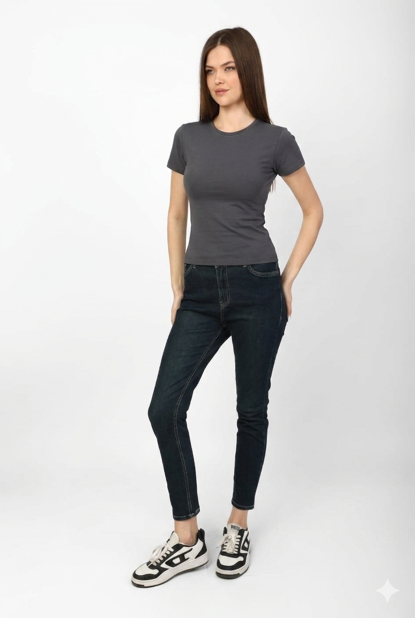 Comfortable straight fit cotton T-shirt in grey