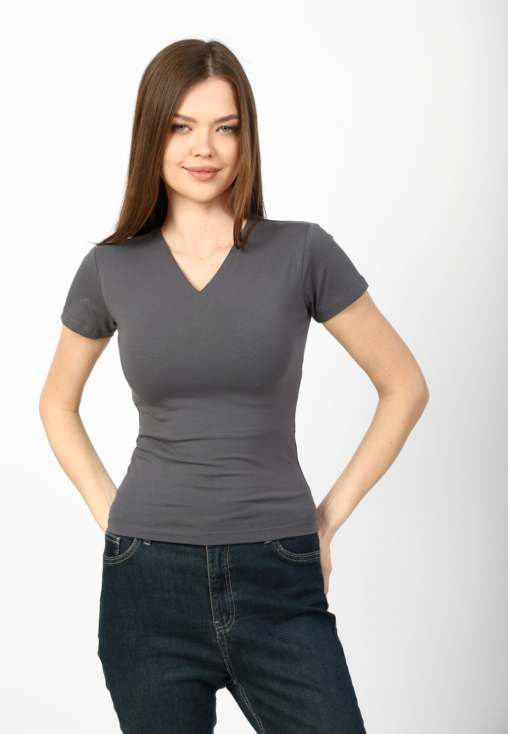 Slim fit T-shirt with a modern "V" neck