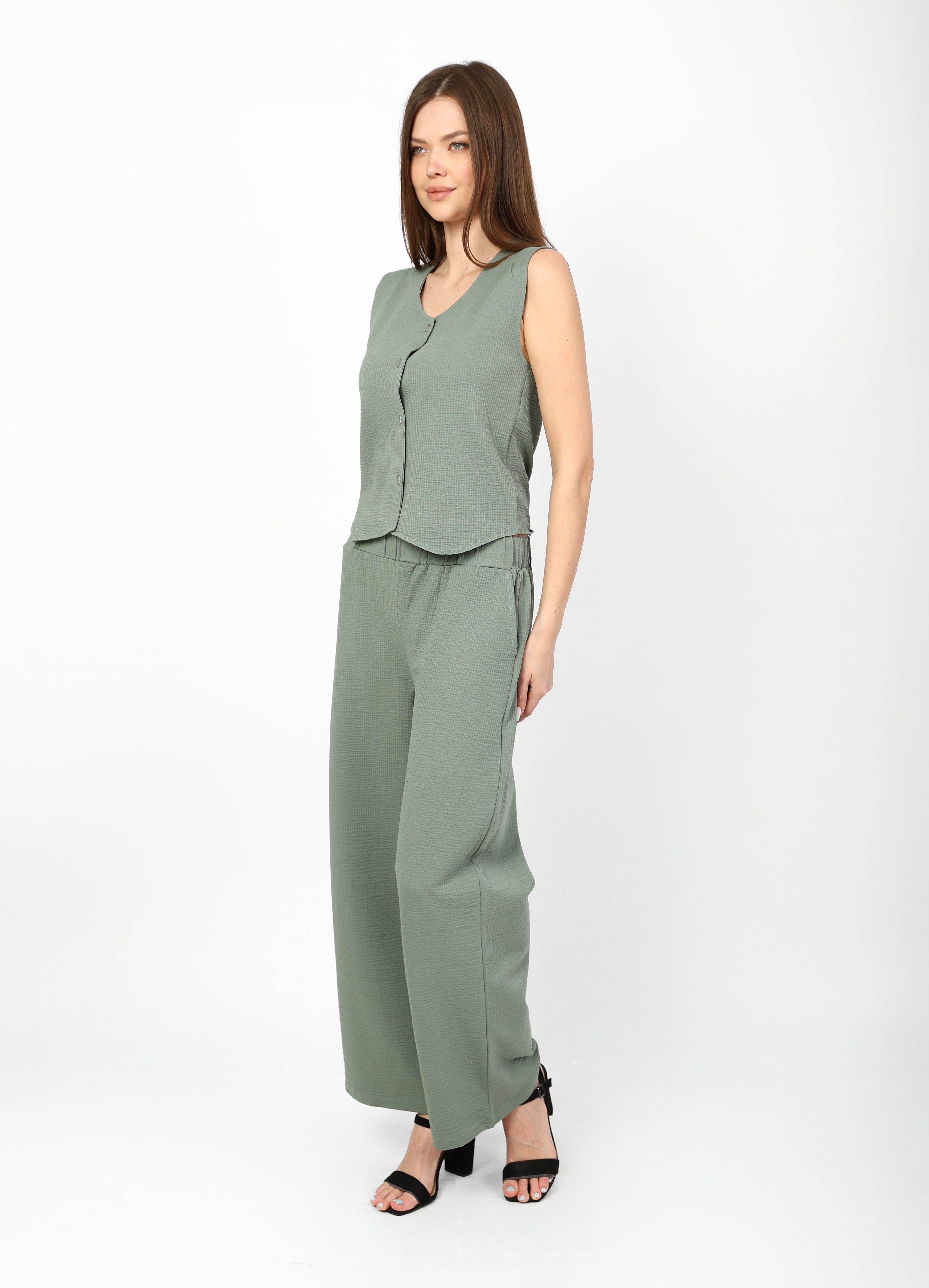 Casual set - two pieces of lovely crepe (vest and wide pants)