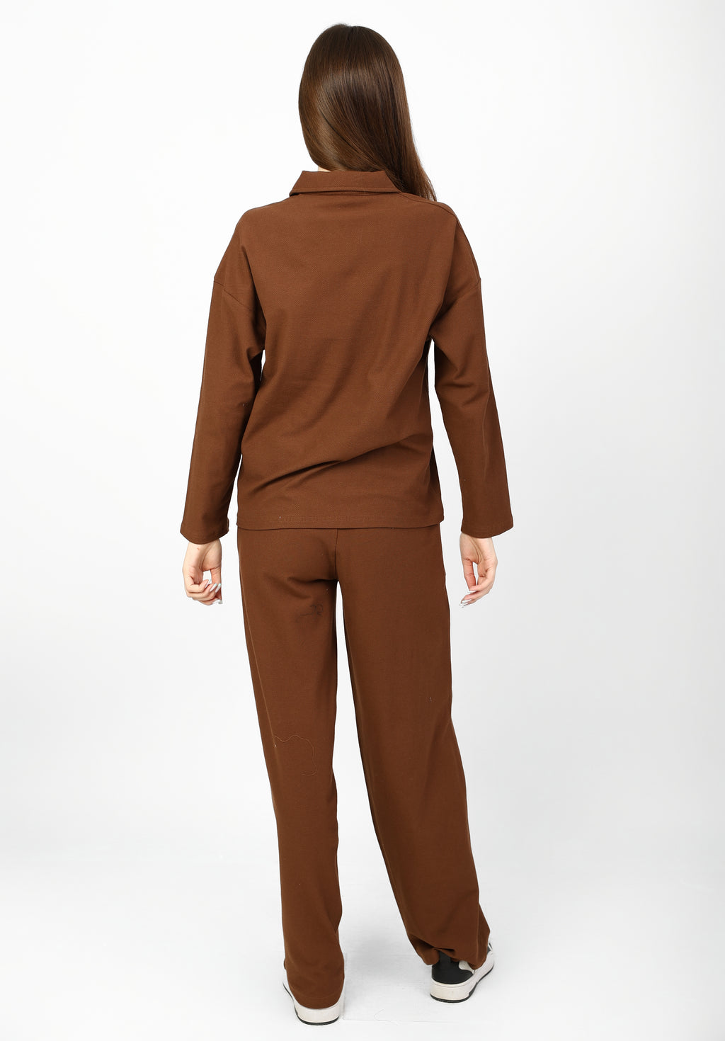 Casual matching set with an oversized top and straight-leg trousers.