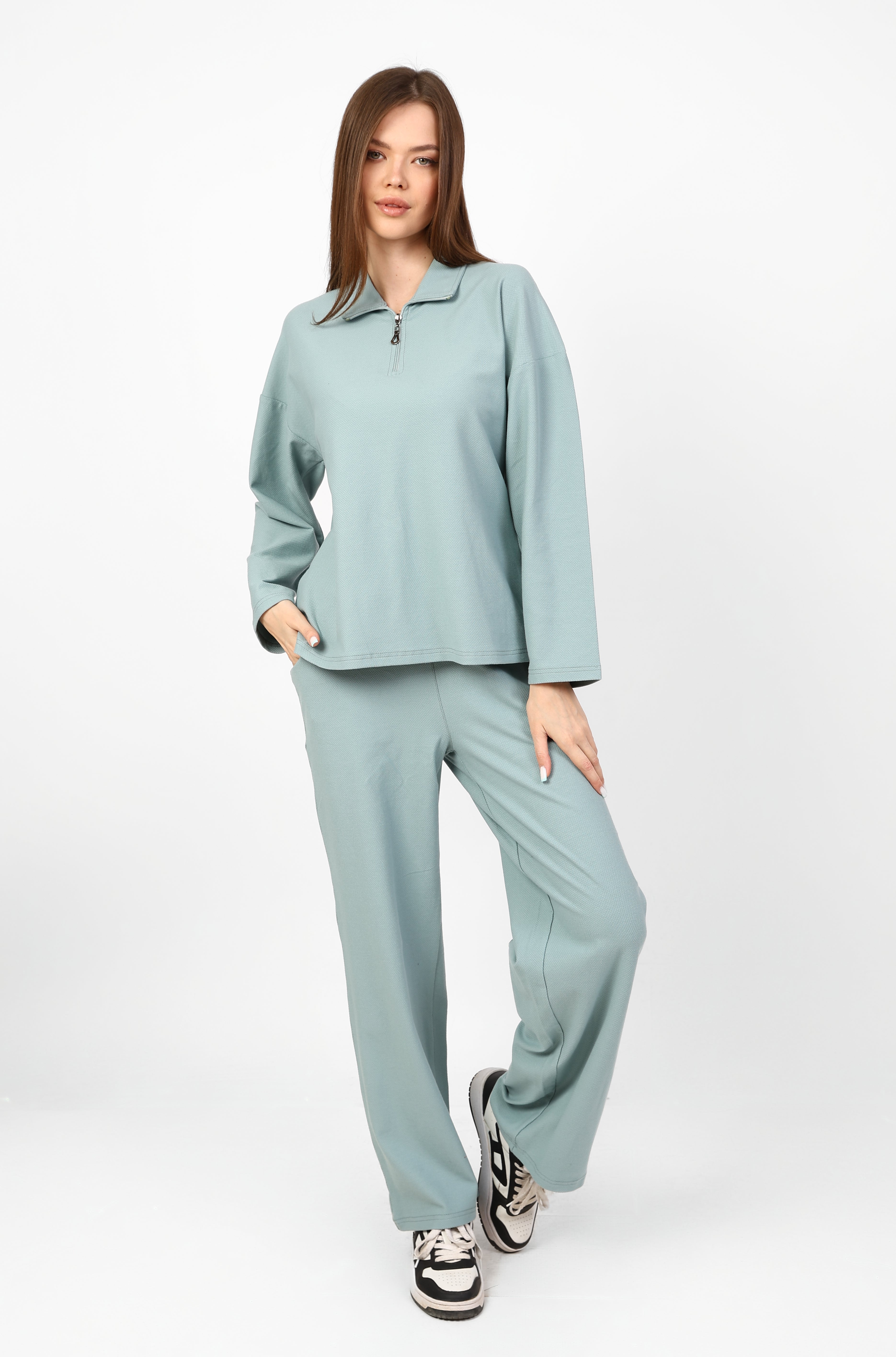 Casual matching set with an oversized top and straight-leg trousers.
