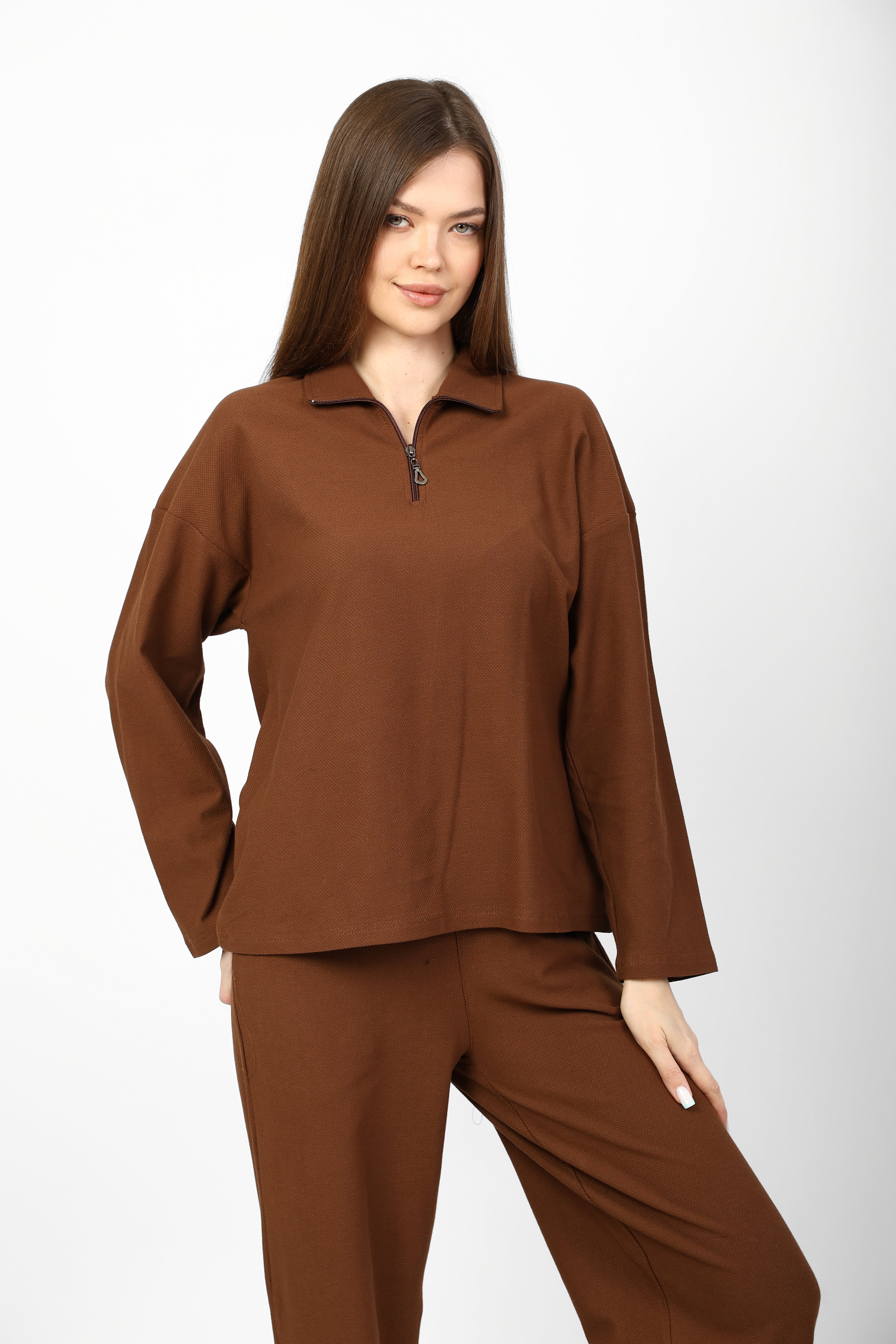 Casual matching set with an oversized top and straight-leg trousers.