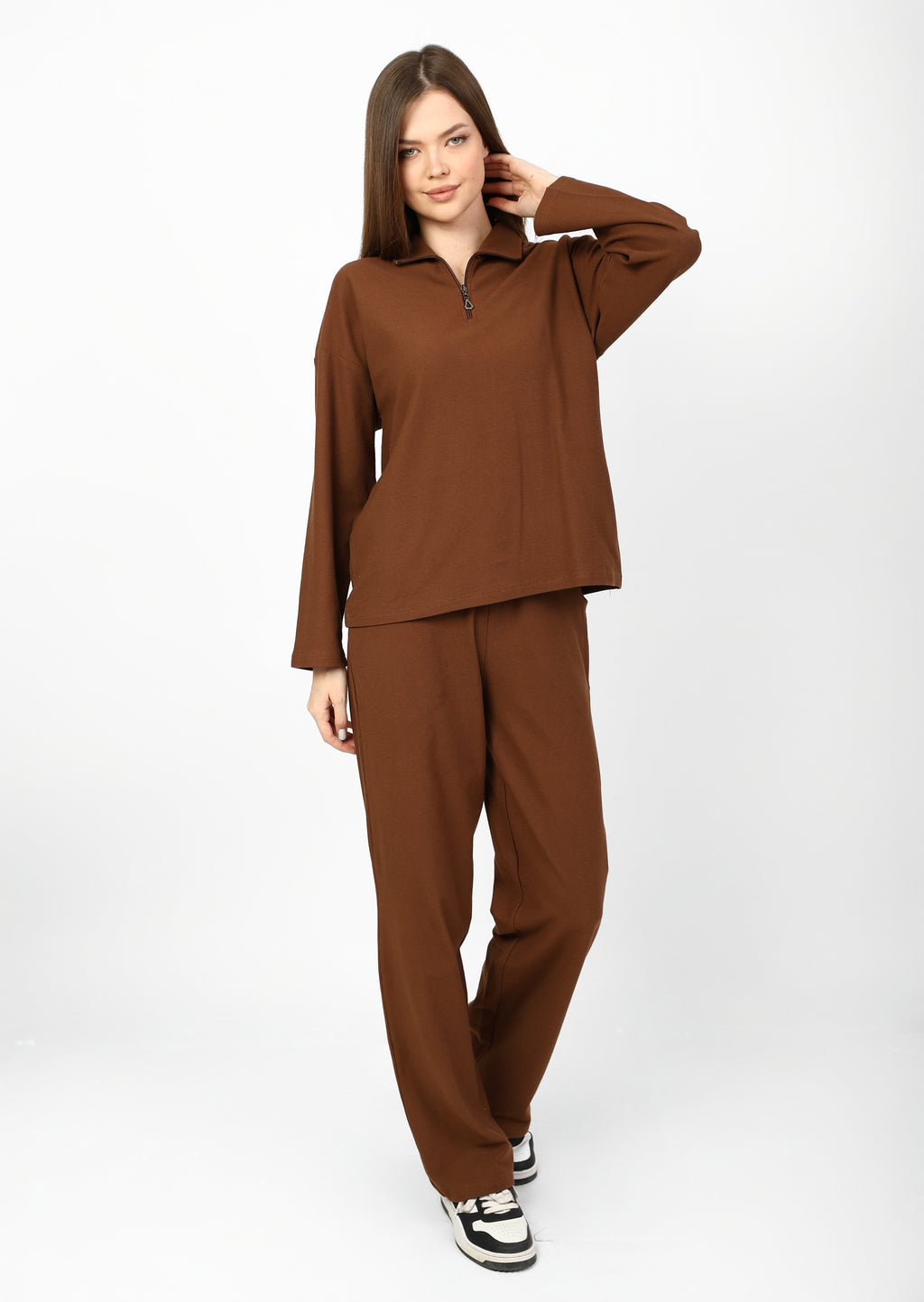 Casual matching set with an oversized top and straight-leg trousers.