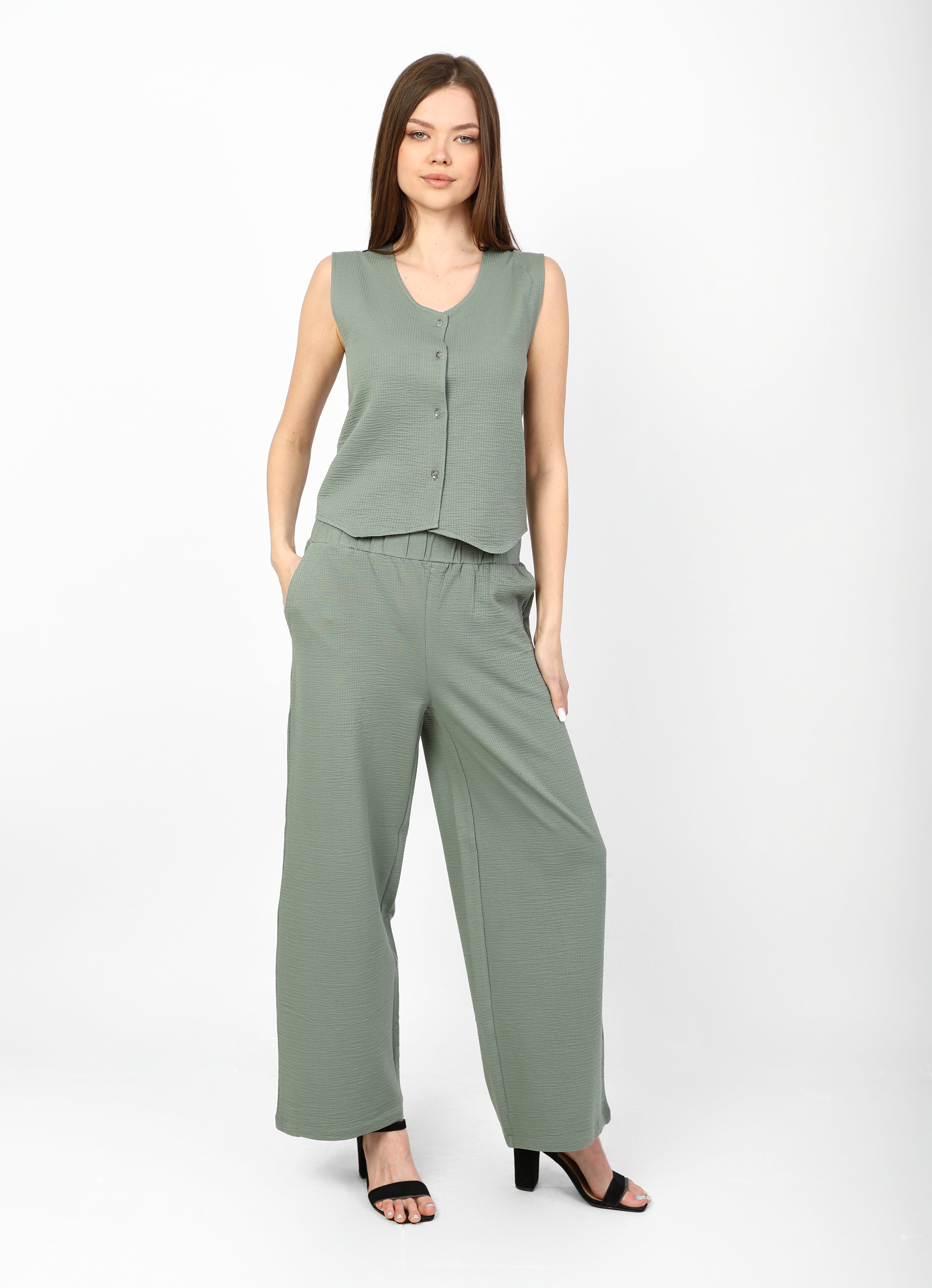 Casual set - two pieces of lovely crepe (vest and wide pants)