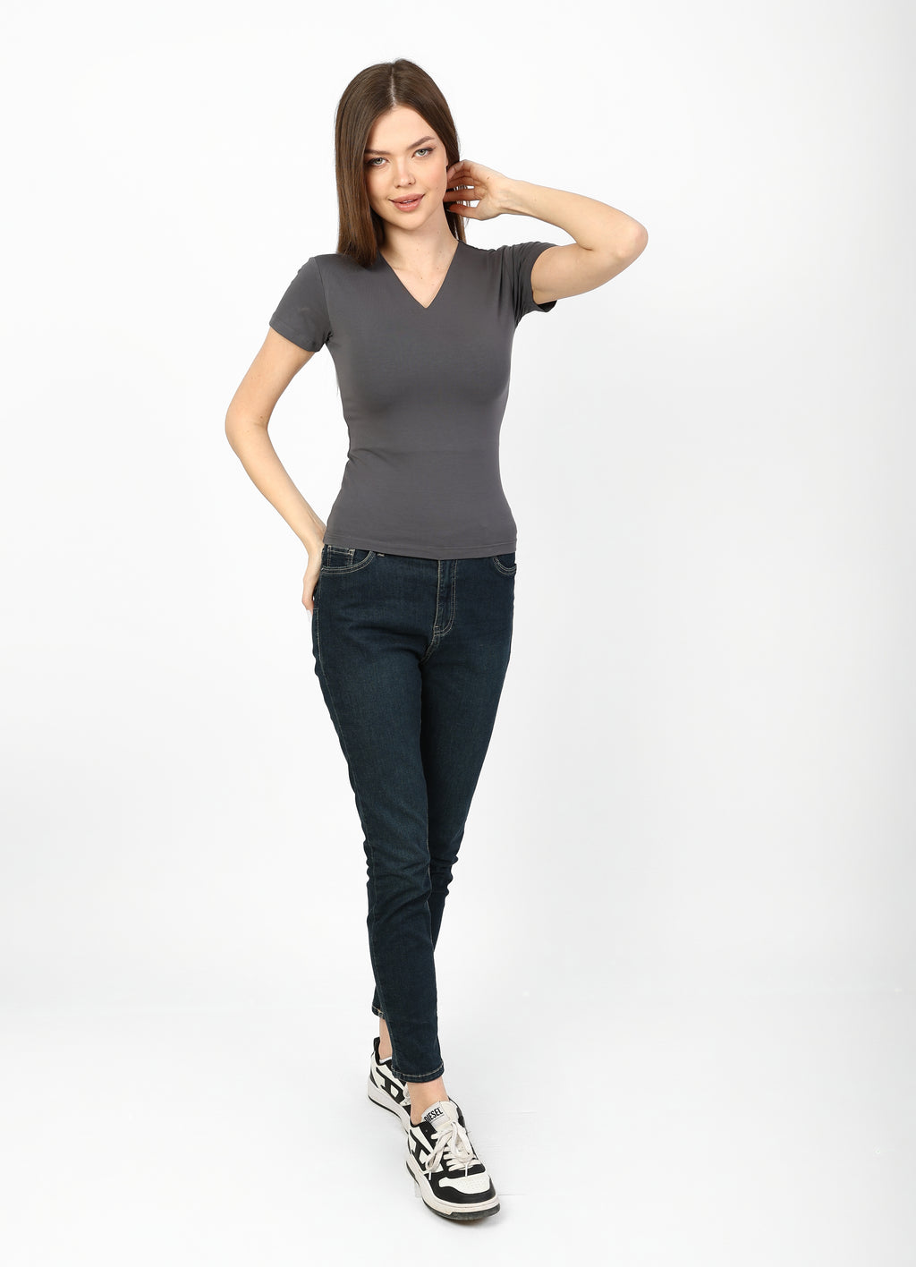 Slim fit T-shirt with a modern "V" neck
